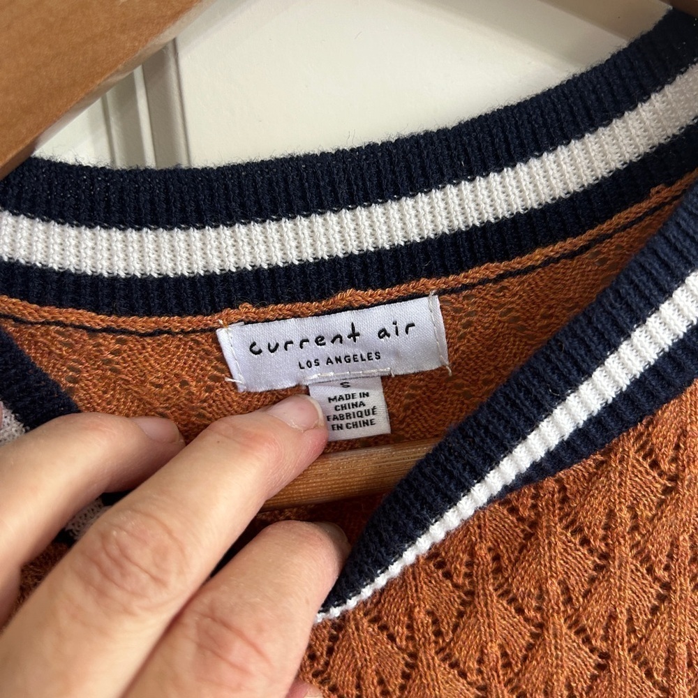 Like new size S Pointelle sweater vest sleeveless top in a gorgeous rust shade - Picture 2 of 10